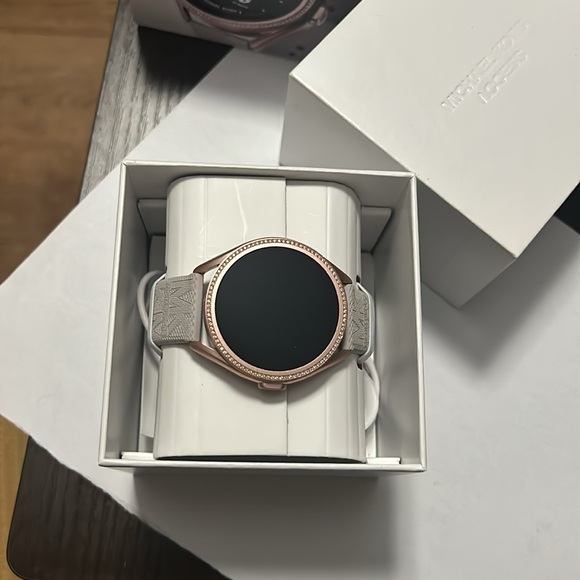 Michael Kors Watch - Picture 9 of 12